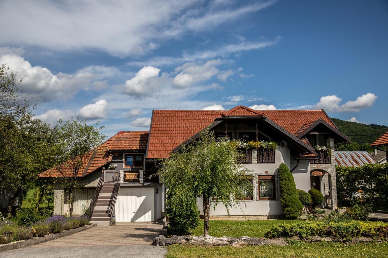 Apartman Mila Josipdol Esterno foto